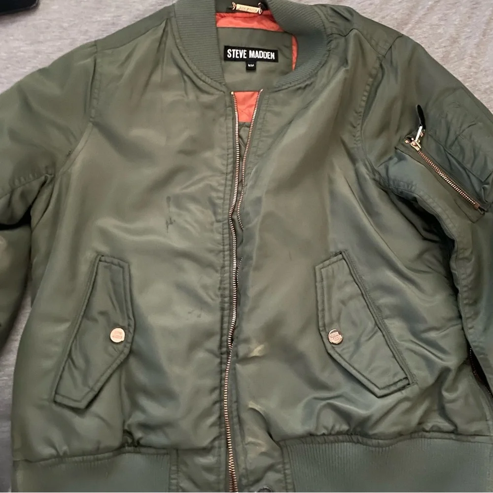 Olive green Steve Madden Bomber Jacket size Medium.
Send me an offer. - Picture 4 of 5